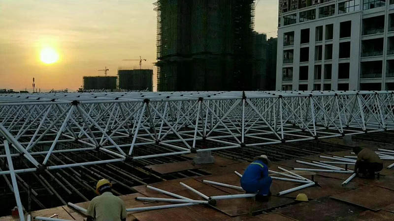 怒江螺栓球网架安装现场